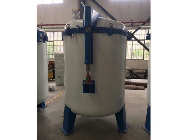 Vertical type vacuum carbonization furnace